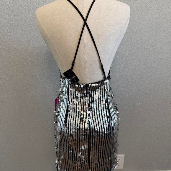 NWT Mini Silver Sequin Dress Size Small - Picture 4 of 5